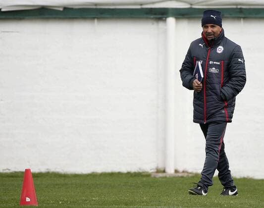 SANTIAGO, June 9, 2015 -- Head coach Jorge Sampaoli, of Chile s national soccer team, takes part in a training session in the Sports Complex Juan Pinto Duran, in Santiago city, capital of Chile, on June 9, 2015. Chile will face Ecuador in the opening match of the Copa America 2015 on June 11. Claudio Fanchi ) (da) (SP)CHILE-SANTIAGO-COPA AMERICA-TRAINING TELAM 