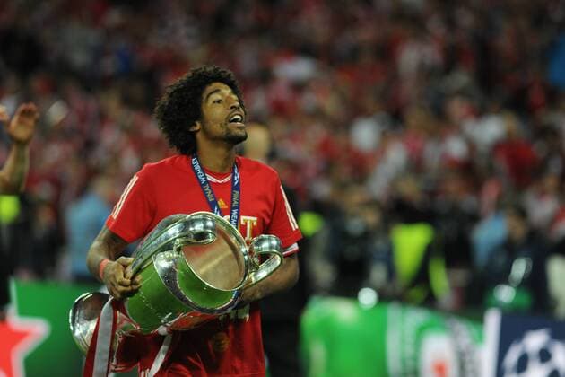 Fußball, FC Bayern München, Champions League Sieger 2013 FC Bayern München ist Champions League Sieger 2012 2013, Finale, London, Dante mit der Trophäe