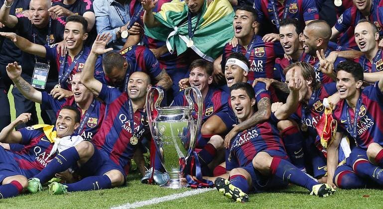 Team Barcelona with Lionel Messi FC Barcelona Barca 10), Neymar (FC Barcelona 11), Luis Suarez (FC Barcelona 9), Andres Iniesta (FC Barcelona 8) celebrate the winning of the cup after the Championsleague final match between Juventus and FC Barcelona, Olympiastadion in Berlin on June 06., 2015. Juventus Turin vs. FC Barcelona im Finale der Championsleague in der Saison 2014 2015 am 6. Juni 2015.