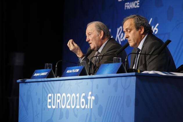 Aktuell Fußball, EURO 2016, Pressekonferenz von UEFA-Präsident Platini zum Start des Kartenvorverkaufs Jacques LAMBERT ( President EURO 2016) Michel Platini ( President UEFA ) - Pressekonferenz, 365 Tage bis zur Europameisterschaft, EURO 2016 - Paris - 10 06 2015 GwendolineLeGoff 