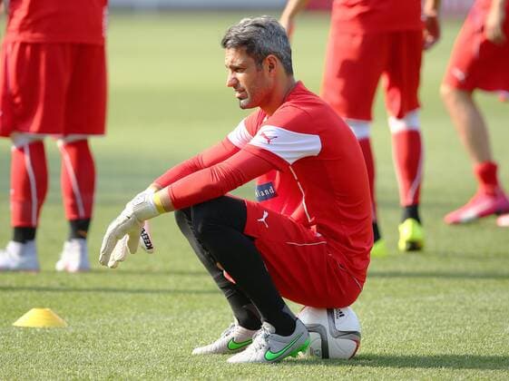 Aktuell Fußball, Training Nationalteam Österreich SOCCER - UEFA EURO EM Europameisterschaft Fussball 2016 quali, RUS vs AUT, preview VIENNA,AUSTRIA,11.JUN.15 - SOCCER - UEFA European Championship EM Europameisterschaft 2016, European Qualifiers, OEFB international match Länderspiel Russia vs Austria, preview, training of team AUT. Image shows Ramazan Oezcan (AUT). GEPAxpictures xChristianxOrt