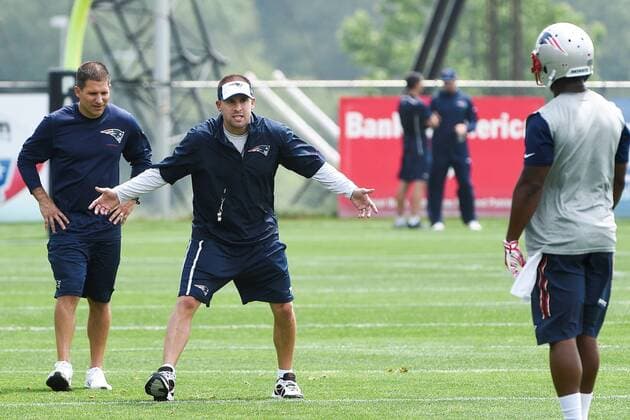 June 11, 2015 - Foxborough, Massachusetts, U.S. - New England Patriots offensive coordinator Josh McDaniels coaches a player during the organized team activities held on the practice fields at Gillette Stadium in Foxborough Massachusetts. Eric Canha CSM NFL American Football Herren USA 2015: Patriots OTA JUN 11 - ZUMAc04_