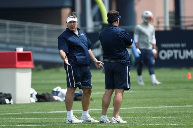 June 11, 2015 - Foxborough, Massachusetts, U.S. - New England Patriots head coach Bill Belichick watches as the team takes part in organized team activities held on the practice fields at Gillette Stadium in Foxborough Massachusetts. Eric Canha CSM NFL American Football Herren USA 2015: Patriots OTA JUN 11 - ZUMAc04_