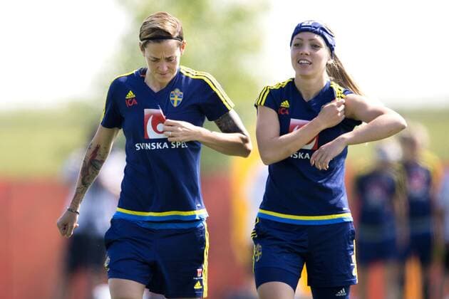 June 11, 2015 - Winnipeg: Therese Sjögran, Elin Rubensson - Fussball, Training Nationalteam Schweden. kod CS 57682 News - June 11, 2015  - ZUMAb138
