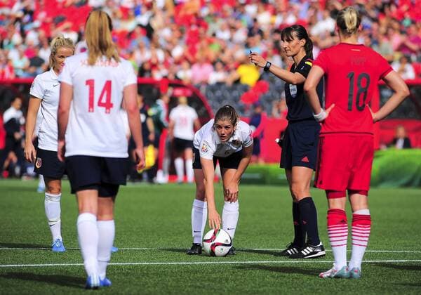 June 11, 2015 - Ottawa, Ontario, Canada - June 11, 2015: Midfielder Maren Mjelde ( 6) of Norway places the ball for a free kick during the FIFA 2015 Women s World Cup Group B match between Germany and Norway, which ended in a 1-1 draw at Lansdowne Stadium in Ottawa, Canada. Soccer: FIFA 2015 Women s World Cup Group B Match - Germany versus Norway. - ZUMAk120