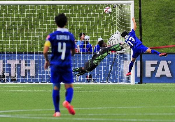 June 11, 2015 - Ottawa, Ontario, Canada - June 11, 2015: Forward Orathai Srimanee ( 13) of Thailand heads the ball into the goal off the crossbar to give Thailand the lead 2-1during the FIFA 2015 Women s World Cup Group B match between Câ ¢te dÃ Ivoire and Thailand at Lansdowne Park in Ottawa, Canada. Soccer: FIFA 2015 Women s World Cup Group B Match - C™te dÕIvoire versus Thailand. - ZUMAk120