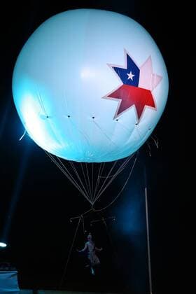 Aktuell Fußball, Copa America in Chile, Eröffnungsfeier SANTIAGO, June 11, 2015 -- An artist performs during the opening ceremony of the Copa America Chile 2015, at the National Stadium, in Santiago, capital of Chile, on June 11, 2015. XuxZijian 
