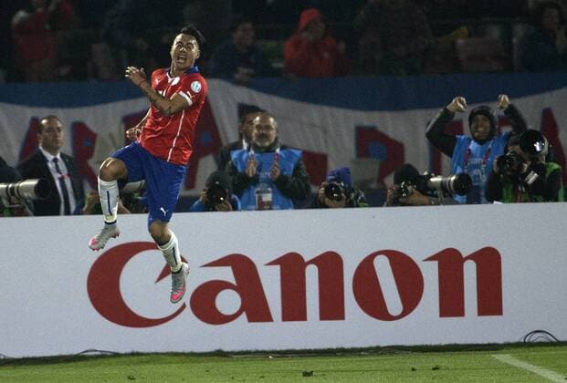 SANTIAGO, June 11, 2015 -- Eduardo Vargas of Chile celebrates scoring during the opening match of the Copa America 2015 against Ecuador, in Santiago, capital of Chile, on June 11, 2015. Chile won 1-0. 