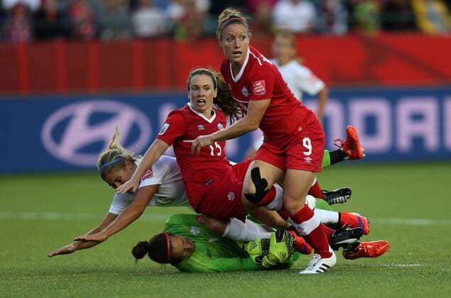 EDMONTON, June 11, 2015 -- Allysha Chapman (2nd,R) and Josee Belanger (1st,R)of Canada vie with Rosie White(2nd L) and Erin Nayler of New Zealand during their Group A match at Commonwealth Stadium in Edmonton, Canada on June 11, 2015. The match ended with a 0-0 draw. ) (SP)CANADA-EDMONTON-FIFA WOMEN S WORLD CUP-CAN VS NZL QinxLang 