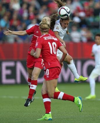 EDMONTON, June 11, 2015 -- Allysha Chapman (R)of Canada vies with Annalie Long of New Zealand during their Group A match at Commonwealth Stadium in Edmonton, Canada on June 11, 2015. The match ended with a 0-0 draw. ) (SP)CANADA-EDMONTON-FIFA WOMEN S WORLD CUP-CAN VS NZL QinxLang 