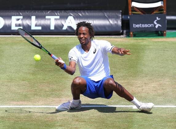 Gael Monfils ( FRA ) geht in die Knie Mercedes Cup, Tennis, ATP Tennis Herren World Tour, 12.06.2015, Foto:Langer Eibner Copyright: Langerx xEibner-Pressefoto EP_HLR