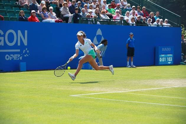 12.06.2015. Nottingham, England. Aegon Open Tennis. Running forehand from Johanna Konta (GBR)in action in the quarter final against Monica Niculescu (Romania) xDavidxKissmanx  ActionPlus11630275