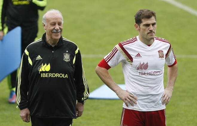 Spain s national team Nationalteam training session in Leon. In this picture, Vicente Del Bosque and Iker Casillas. xPABLOGARCIAx 