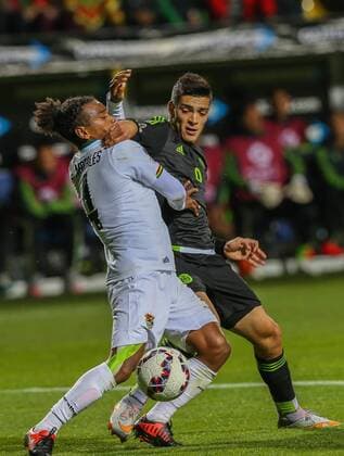 Vina del Mar, 12.06.2015 - Copa America 2015 - Mexiko vs Bolivien - Alejandro Morales gegen Raul Jimenez -  CarlosxEzequielxVannoni