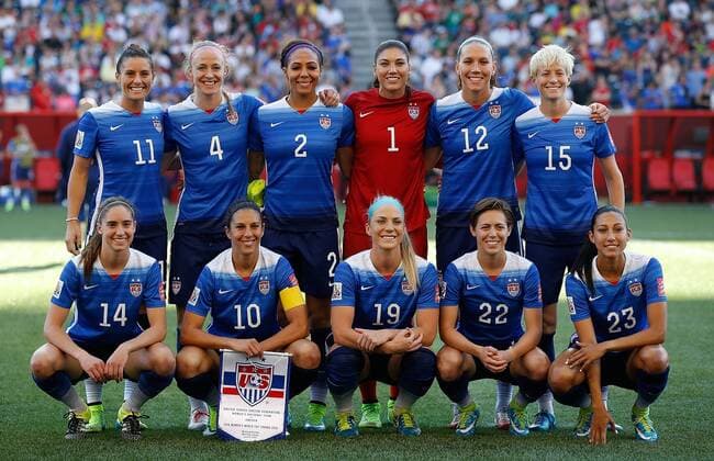 (150613) -- WINNIPEG, June 12, 2015 -- The lineup players of the United States pose for photos ahead of their Group D match at Winnipeg Stadium in Winnipeg on June 12, 2015. ) (SP) WINNIPEG-FIFA-WOMEN S WORLD CUP WangxLili 