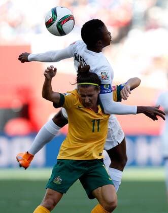 (150613) -- WINNIPEG, June 12, 2015 -- Lisa De Vanna (Bottom) of Australia vies with Evelyn Nwabuoku of Nigeria during their group D match at the 2015 FIFA Women s World Cup in Winnipeg, Canada, June 12, 2015. Australia won the match 2-0. ) (SP)CANADA-WINNIPEG-FIFA WOMEN S WORLD CUP-GROUP D-NGA VS AUS WangxLili 