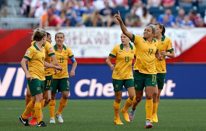(150613) -- WINNIPEG, June 12, 2015 -- Australia s Kyah Simon (2nd R) celebrates after scoring her second goal against Nigeria during their group D match at the 2015 FIFA Women s World Cup in Winnipeg, Canada, June 12, 2015. Australia won the match 2-0. ) (SP)CANADA-WINNIPEG-FIFA WOMEN S WORLD CUP-GROUP D-NGA VS AUS WangxLili 
