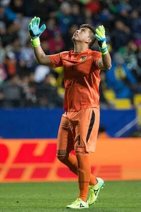 Aktuell Fußball, Copa America in Chile, Mexiko - Bolivien (150613) -- Vina DEL MAR, June 12, 2015 -- Bolivia s goalkeeper Romel Quinonez reacts during the Group Phase match of the Copa America 2015 against Mexico, in the El Sausalito stadium, in Vina del Mar, Chile, on June 12, 2015. ) (da) (SP)CHILE-Vina DEL MAR-COPA AMERICA-MEXICO VS BOLIVIA PedroxMera 