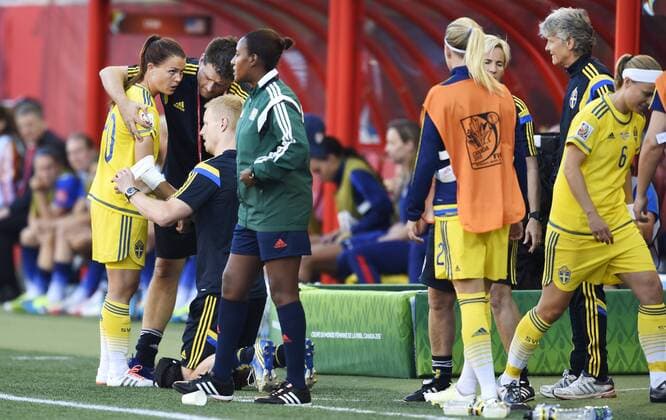 Aktuell Fußball, Damen WM in Kanada, USA - Schweden June 12, 2015 - Winnipeg, Kanada - 150612 - Emilia Appelqvist - Mats Börjesson WM - USA - SWE - ..Foto: CarlSandin BILDBYRAN kod CS 57685 News - June 12, 2015  - ZUMAb138