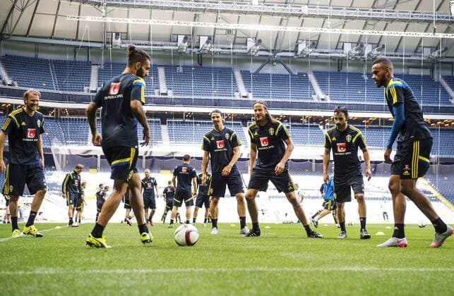 Aktuell Fußball, Training Nationalteam Schweden in Stockholm June 13, 2015 - Stockholm, SVERIGE - 150613 Ola Toivonen, Jimmy Durmaz, Zlatan Ibrahimovic, Jonas Olsson, Erkan Zengin - Isaac Kiese Thelin - den 13 juni 2015 i Stockholm..Foto: JoelxMarklund BILDBYRAN kod JM 87027 News - June 13, 2015  - ZUMAb138