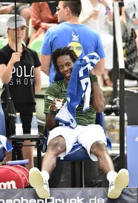 Gael Monfils (FRA) freundlich lächeln lächelt lächelnd gute Laune während Spielpause Halbfinale 13.06.2015 Tennis Mercedes-Cup Stuttgart Weißenhof TC Weissenhof Mercedescup Mercedes Cup 06.06..-14.06.2015 Mercedes-Cup Stuttgart Weißenhof 2015