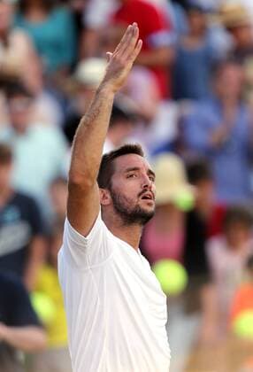 Stuttgart , Tennis Weissenhof Mercedes Cup 2015, Viktor Troicki (SRB) jubelt und verabschiedet sich von den Fans