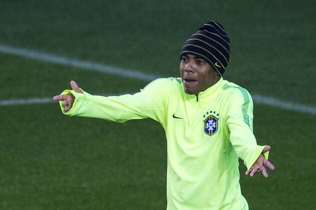 Aktuell Fußball, Copa America in Chile, Training Brasilien Treino da Sele??o Brasileira TEMUCO, AR - 06 13 2015: TRAINING OF BRAZILIAN SELECTION - Elias during training the Brazilian team held at the Estadio German Becker in the city of Temuco. (Photo: Marcelo Machado de Melo FotoArena)  MarceloxMachadoxdexMelo