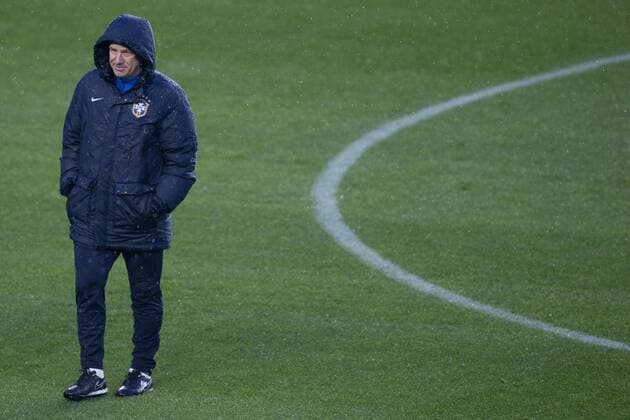 Aktuell Fußball, Copa America in Chile, Training Brasilien Treino da Sele??o Brasileira TEMUCO, AR - 06 13 2015: TRAINING OF BRAZILIAN SELECTION - Dunga, coach of the Brazilian team during training held at Stadium German Becker in the city of Temuco. (Photo: Marcelo Machado de Melo FotoArena)  MarceloxMachadoxdexMelo