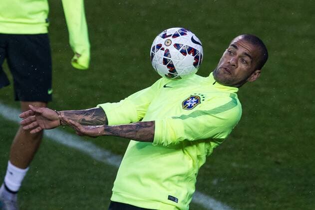 Aktuell Fußball, Copa America in Chile, Training Brasilien Treino da Sele??o Brasileira TEMUCO, AR - 06 13 2015: TRAINING OF BRAZILIAN SELECTION - Daniel Alves during training the Brazilian team held at the Estadio German Becker in the city of Temuco. (Photo: Marcelo Machado de Melo FotoArena)  MarceloxMachadoxdexMelo