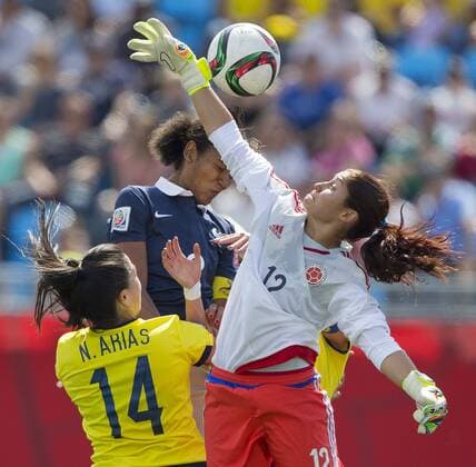 (150613) -- MONCTON, June 13, 2015 -- Wendie Renard (C) of France vies with Sandra Sepulveda (R) of Colombia at a group F match at the 2015 FIFA Women s World Cup in Moncton, Canada, June 13, 2015. Colombia won 2-0. ) (SP)CANADA-MONCTON-FIFA WOMEN S WORLD CUP-GROUP F-FRANCE VS COLOMBIA ZouxZheng 
