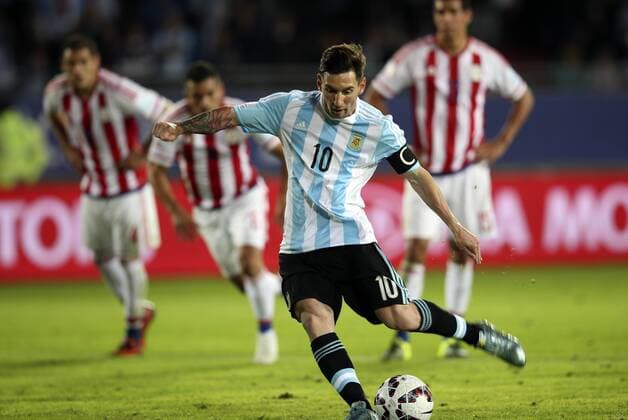 (150614) -- LA SERENA, June 14, 2015 -- Argentina s Lionel Messi kicks a penalty during a Group B match between Argentina and Paraguay at Copa America 2015, in La Serena, Chile, on June 13, 2015. The match ended with a 2-2 draw. Juan Roleri ) (SP)CHILE-LA SERENA-COPA AMERICA-ARGENTINA VS PARAGUAY TELAM 