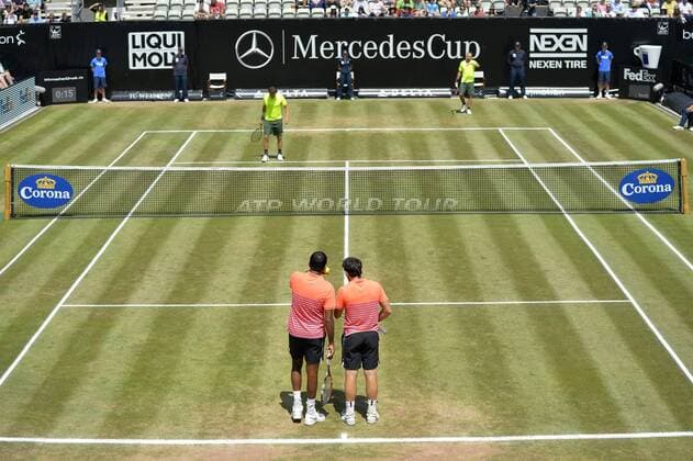 Alexander Peya (AUT) und Bruno Soares (BRA) oben gegen Rohan Bopanna (IND) und Florin Mergea (ROU) unten Finale Doppel 14.06.2015 Tennis Mercedes-Cup Stuttgart Weißenhof TC Weissenhof Mercedescup Mercedes Cup 06.06..-14.06.2015 Mercedes-Cup Stuttgart Weißenhof 2015