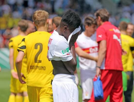 VfB Stuttgart Deutschland, Stuttgart, 14.06.2015, Fussball, B-Junioren, Bundesliga, Saison 2014 2015, Finale, U17 U 17 VfB Stuttgart - U17 Borussia Dortmund: Jeffrey Idehen (VfB Stuttgart).