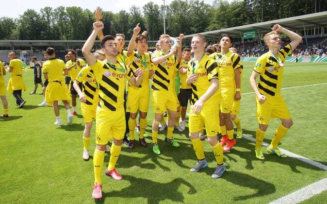Aspach , Fußball Finale Deutsche Meisterschaft B-Junioren VfB Stuttgart vs. BVB Borussia Dortmund , Jubel Dortmund