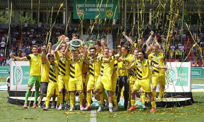 Aspach , Fußball Finale Deutsche Meisterschaft B-Junioren VfB Stuttgart vs. BVB Borussia Dortmund , Jubel Dortmund