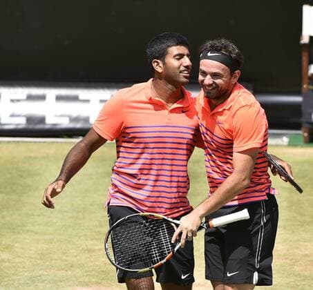 Rohan Bopanna (IND) (links) und Florin Mergea (ROU) (rechts) gewinnen das erste Doppelfinale von Stuttgart auf Rasen, Jubel jubelt Freude Emotion Schlussjubel Finale Doppel 14.06.2015 Tennis Mercedes-Cup Stuttgart Weißenhof TC Weissenhof Mercedescup Mercedes Cup 06.06..-14.06.2015 Mercedes-Cup Stuttgart Weißenhof 2015
