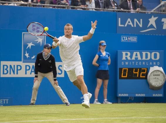 Aktuell Tennis, ATP Turnier im Queen s Club 15.06.2015. London, England. Queens Aegon Championship Tennis. Lleyton Hewitt of Australia returns the serve from Kevin Anderson of South Africa. xNigelxCookex  ActionPlus11631669