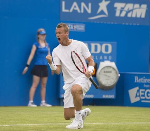 Aktuell Tennis, ATP Turnier im Queen s Club 15.06.2015. London, England. Queens Aegon Championship Tennis. Lleyton Hewitt of Australia celebrates winning the first set during his first round match against Kevin Anderson of South Africa. xNigelxCookex  ActionPlus11631670