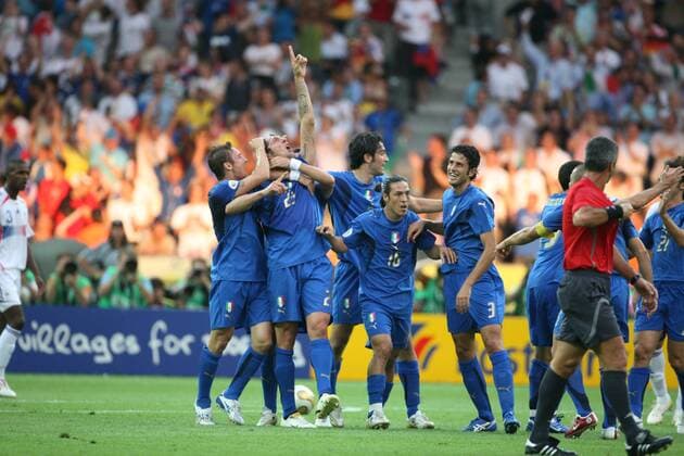 Fußball, WM 2006, Berlin, Finale, Italien - Frankreich Torjubel Marco Materazzi mit Francesco Totti und Luca Toni