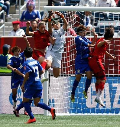 (150616) -- WINNIPEG, June, 2015 -- Waraporn Boonsing (3rd R) of Thailand saves during the Group B match between Germany and Thailand at the 2015 FIFA Women s World Cup in Winnipeg, Canada, June 15, 2015. Germany won 4-0. ) (SP)CANADA-WINNIPEG-FIFA WOMEN S WORLD CUP-GROUP B-GER VS THA WangxLili 