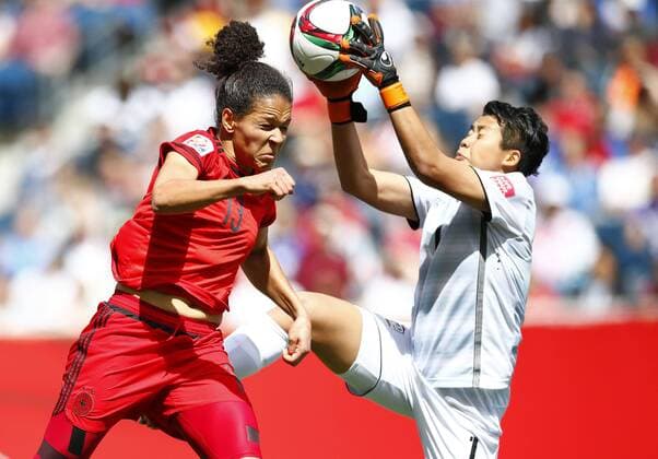 WINNIPEG, June 15, 2015 -- Thailand s goalkeeper Waraporn Boonsing (R) makes a save during the Group B match against Germany at the 2015 FIFA Women s World Cup in Winnipeg, Canada, June 15, 2015. Thailand lost 0-4. ) (SP)CANADA-WINNIPEG-FIFA WOMEN S WORLD CUP-GROUP B-GER VS THA DingxXu 