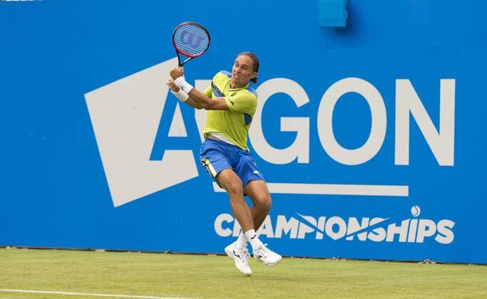 Aktuell Tennis, ATP Turnier im Queen s Club 16.06.2015. London, England. Queens Aegon Championship Tennis. Alexandr Dolgopolov (UKR) returns the serve from Rafael Nadal (ESP) during their first round match. xNigelxCookex  ActionPlus11632025