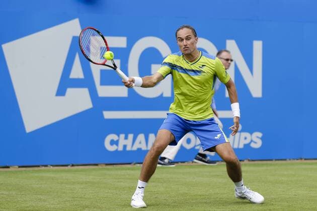 16.06.2015. London, England. Queens Aegon Championship Tennis. Rafa Nadal (ESP) versus Alexandr Dolgopolov (UKR), 1st round match. Alexandr Dolgopolov in action xCraigxMercerx  ActionPlus11632032