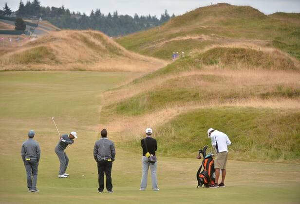 Aktuell Golf, US Open, Training Tiger Woods hits on the 6th fairway during a practice round prior to the start of the 115th U.S. Open Championship at Chambers Bay on June 16, 2015 in University Place, Washington.  SEA20150616316 KEVINxDIETSCH