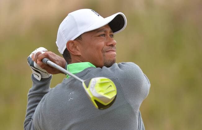 Aktuell Golf, US Open, Training Tiger Woods watches his drive off of the 6th tee box during a practice round prior to the start of the 115th U.S. Open Championship at Chambers Bay on June 16, 2015 in University Place, Washington.  SEA20150616318 KEVINxDIETSCH