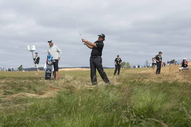 Aktuell Golf, US Open, Training Phil Mickelson hits from the rough on the 6th hole during a practice round prior to the start of the 115th U.S. Open Championship at Chambers Bay on June 16, 2015 in University Place, Washington.  SEA20150616306 KEVINxDIETSCH