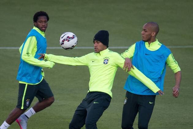 Treino da sele??o brasileira no Monumental SANTIAGO, SC - 16 06 2015: SELECTION OF TRAINING Brasilera - Neymar Jr. during the workout brasilera selection at the Estadio Monumental David Arellano. The selection is preparing to face Colombia tomorrow at this stage the second round of Group C of the Copa America 2015. (Photo: Marcelo Machado de Melo FotoArena)  MarceloxMachadoxdexMelo