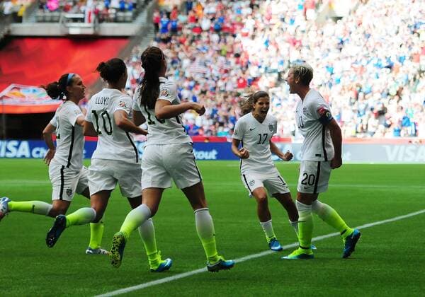 June 16, 2015: Abby Wambach (20) is congratulated by Tobin Heath (17) and her other United States teammates after her late first half goal against Nigeria at BC Place in Vancouver, British Columbia. SOCCER: JUN 16 FIFA Women s World Cup - Group D - Nigeria v USA Icon150612008 EDITORIAL USE ONLY