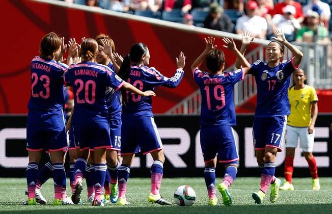 (150616) -- WINNIPEG, June 16, 2015 -- Ogimi Yukiof (1st R, front) of Japan celebrates scoring with teammates during the Group C match between Japan and Ecuador at Winnipeg Stadium in Winnipeg, Canada on June 16, 2015. Japan won 1-0. ) (SP)CANADA-WINNIPEG-FIFA WOMEN S WORLD CUP-JPN VS ECU WangxLili 