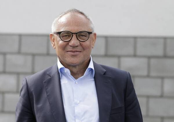 Berlin, Hanns-Braun-Stadion im Olympiapark, 12. Benefiz-Fußballturnier des Deutschen Bundestages, Foto: Erfolgstrainer Felix Magath